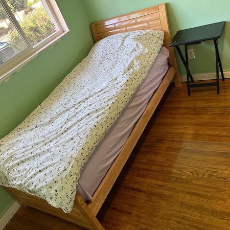 Surrey Central Green Bamboo House Екстер'єр фото